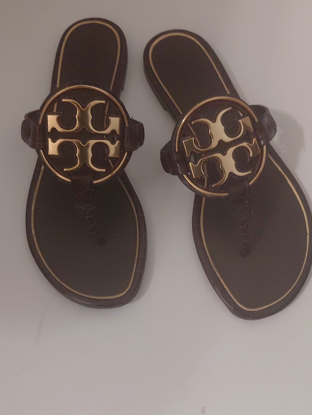 Tory Burch Brown Leather Thong Sandals with Gold Logo Medallion